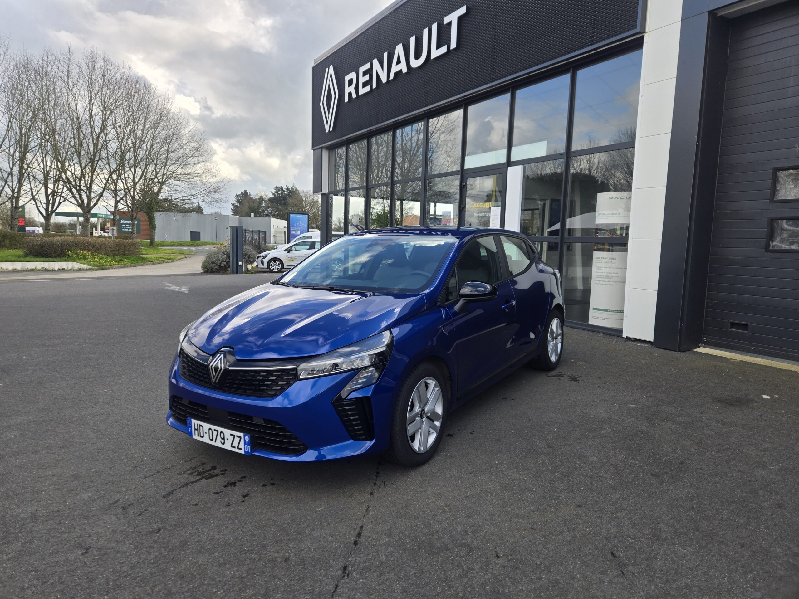 Renault Clio V 1.6 e-tech 145 CH Full Hybrid Evolution - bleu
